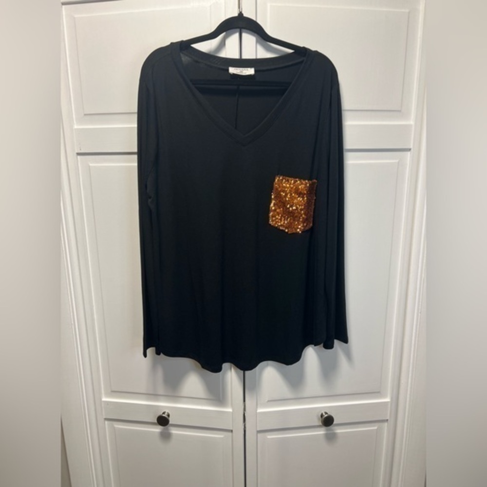 Zenana Long Sleeve V-Neck With Sequin Pocket Top Size 3X Color Black